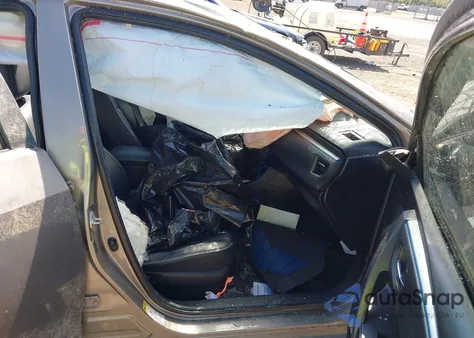 2014 Toyota Corolla Le Premium z USA, uszkodzony, nr VIN 2T1BURHE6EC145977